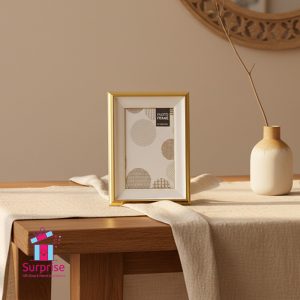 ⁦برواز صور خشبي لون ذهبي وأبيض مقاس 6×4⁩ - الصورة ⁦1⁩