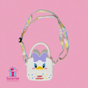 ⁦حقيبة كروس سيليكون بطوطة من ديزني⁩ - الصورة ⁦2⁩