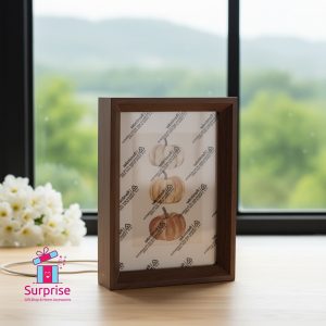 ⁦برواز صور خشبي مضئ USB مقاس 7×5⁩ - الصورة ⁦1⁩