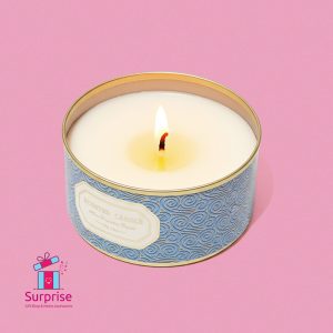 ⁦شمعة معطرة في علبة معدن⁩ - الصورة ⁦2⁩