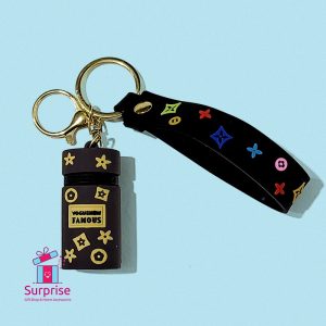 ⁦ميدالية رابر على شكل حقيبة من Vogusie⁩ - الصورة ⁦2⁩