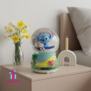 ⁦كرة ثلج مائية مضيئة وموسيقية بتصميم شخصية ستيتش⁩ - الصورة ⁦1⁩