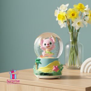 ⁦كرة ثلج مائية مضيئة وموسيقية بتصميم شخصية ستيتش⁩ - الصورة ⁦1⁩