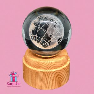 ⁦كرة كريستال ثلاثي الأبعاد متحرك مضيء بتصميم كوكب الأرض⁩ - الصورة ⁦2⁩