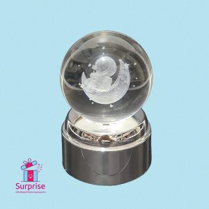 ⁦كرة كريستال ثلاثي الأبعاد متحرك مضيء بتصميم رائد فضاء⁩ - الصورة ⁦2⁩