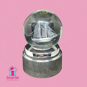 ⁦كرة كريستال 3D متحرك مضيء بتصميم سفينة⁩ - الصورة ⁦2⁩