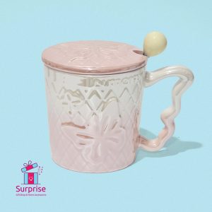 ⁦مج بورسلين بغطاء ومعلقة معدنية⁩ - الصورة ⁦2⁩