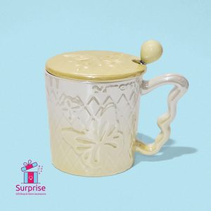 ⁦مج بورسلين بغطاء ومعلقة معدنية⁩ - الصورة ⁦2⁩