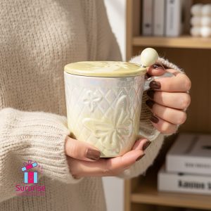 ⁦مج بورسلين بغطاء ومعلقة معدنية⁩ - الصورة ⁦1⁩