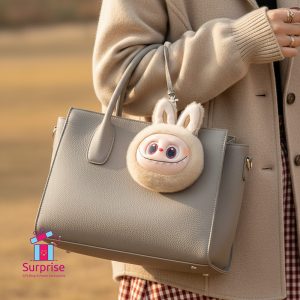 ⁦ميدالية فرو على شكل شخصية لابوبو⁩ - الصورة ⁦1⁩