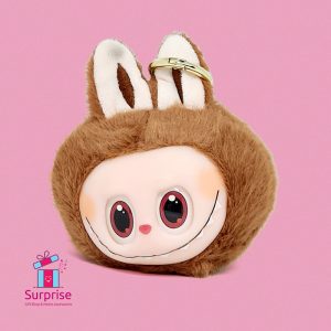 ⁦ميدالية فرو على شكل شخصية لابوبو⁩ - الصورة ⁦2⁩