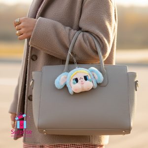 ⁦ميدالية فرو على شكل شخصية Crybaby Bubbles⁩ - الصورة ⁦1⁩