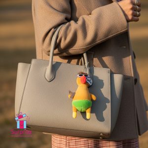 ⁦ميدالية فرو على شكل دجاجة⁩ - الصورة ⁦1⁩