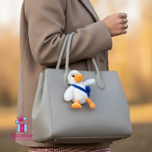 ⁦ميدالية فرو على شكل بطة⁩ - الصورة ⁦1⁩