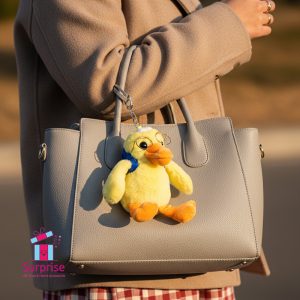 ⁦ميدالية فرو على شكل بطة⁩ - الصورة ⁦1⁩