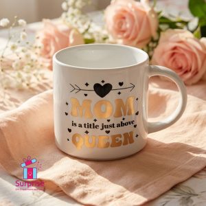 ⁦كوب بورسلين مزين بعبارة “Queen Mom”⁩ - الصورة ⁦1⁩
