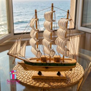 ⁦مركب شراعي مصنوع يدويًا من الخشب بشكل مزخرف⁩ - الصورة ⁦1⁩